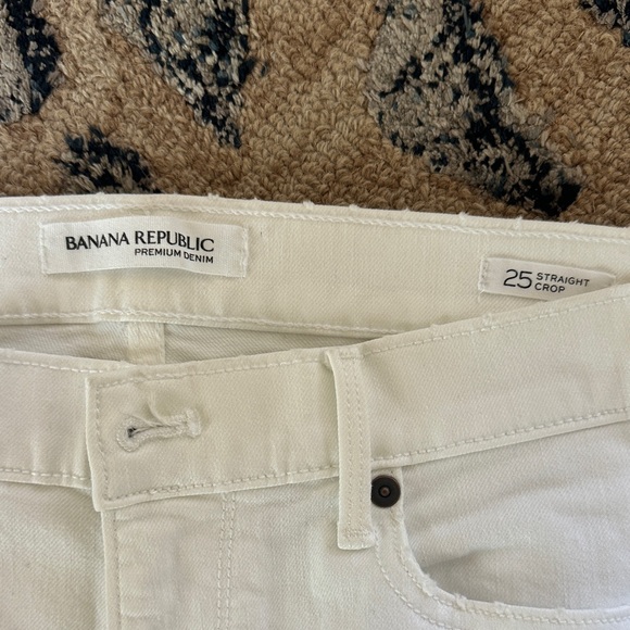 Banana Republic women’s white Straight Jeans - Picture 2 of 4